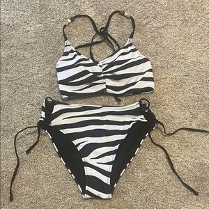 Modlily NWT Size Small Zebra Print Bikini Set! Super adorable 😍